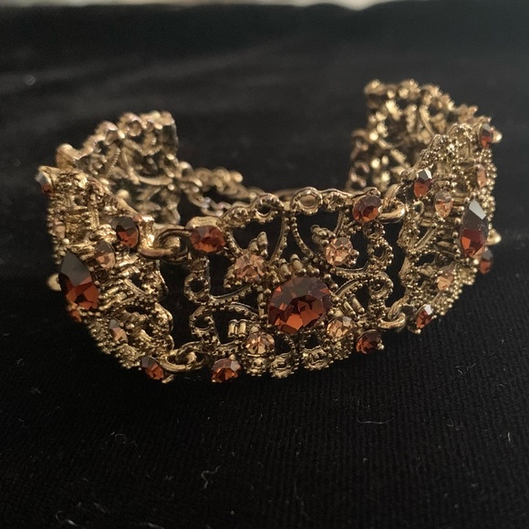 🆕🔥Sparkly Amber Gold Crystals Bracelet - Picture 2 of 4